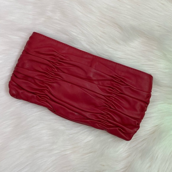 Michael Kors Clutch (removable shoulder strap) - Picture 2 of 7